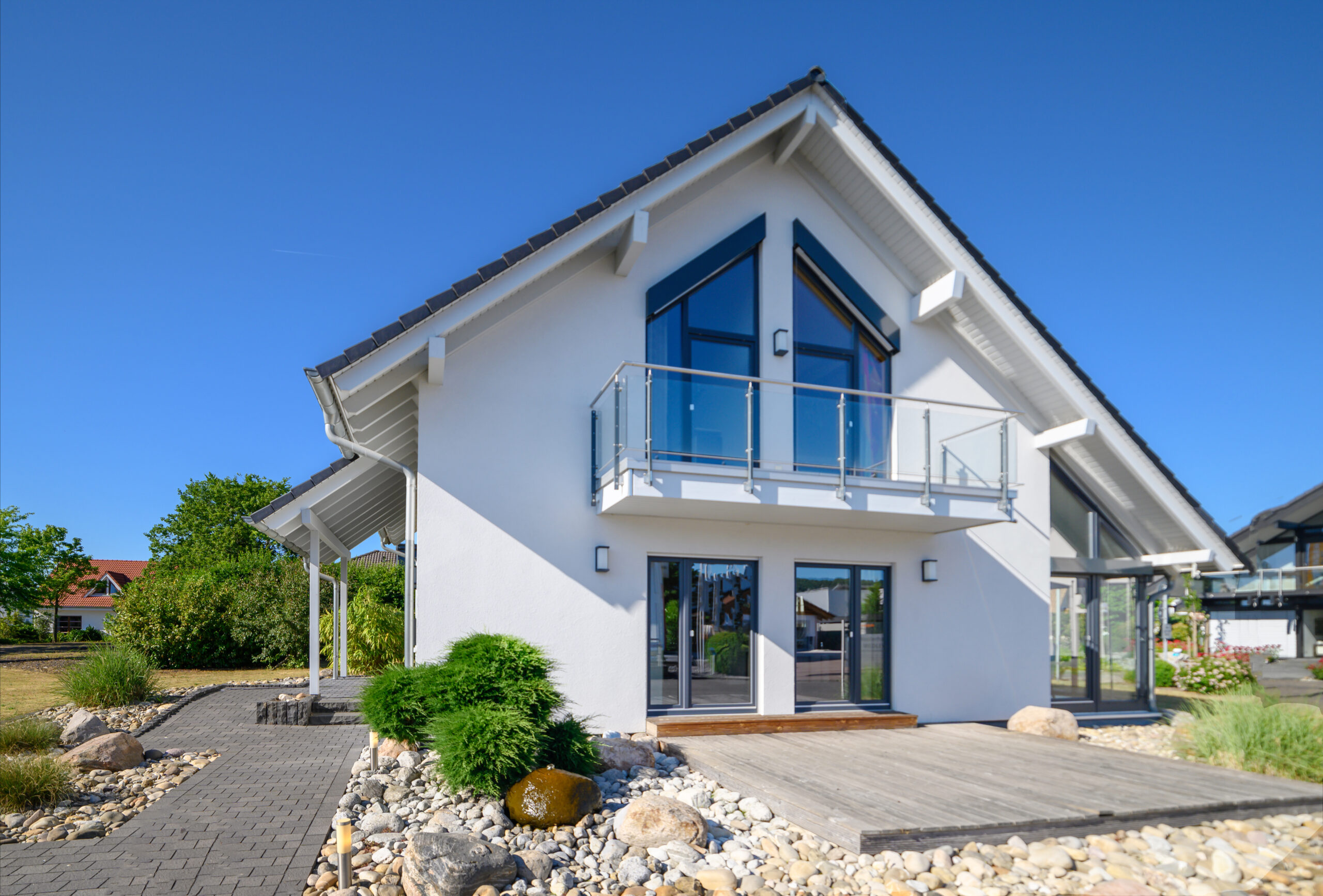 weisses Einfamilienhaus, hochwertig