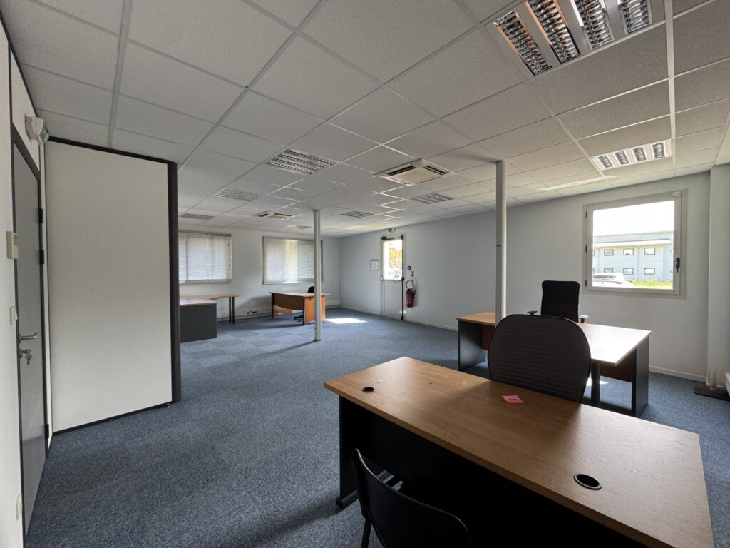 390 m2 Bureaux Professionnel libre, quartier fréquenté et dy