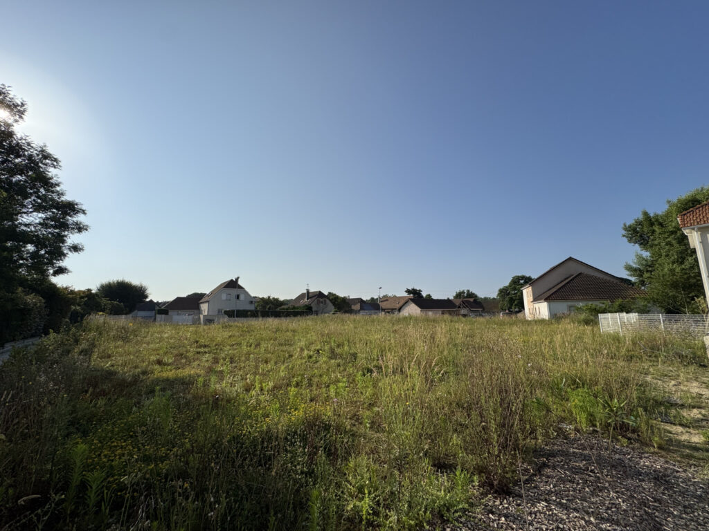 Terrain à bâtir viabilisé de 317m2 dans la commune de Lescar