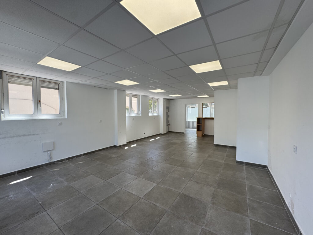 Local commercial de 61m2 – Pau