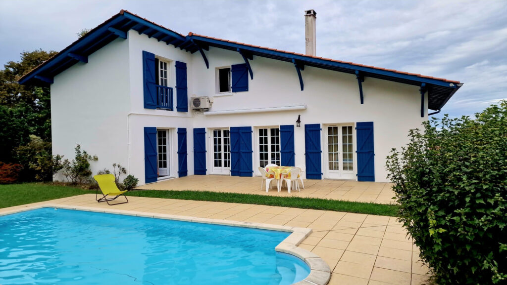 Villa exposée sud, avec piscine et sans vis à vis, quartier