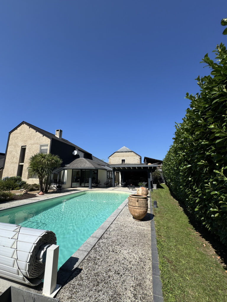 Maison d’architecte de 203m2, au calme, sans vis à vis.