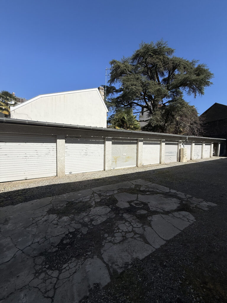 10 garages fermés en centre ville de PAU.