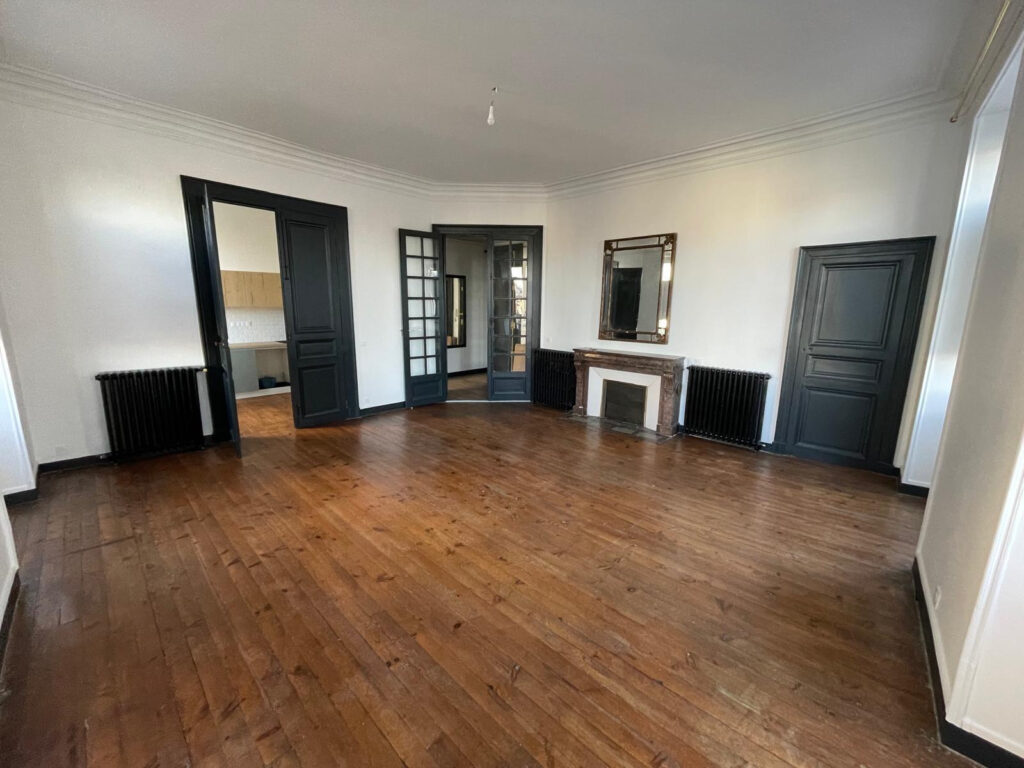 Appartement ou bureau de standing centre ville Pau.