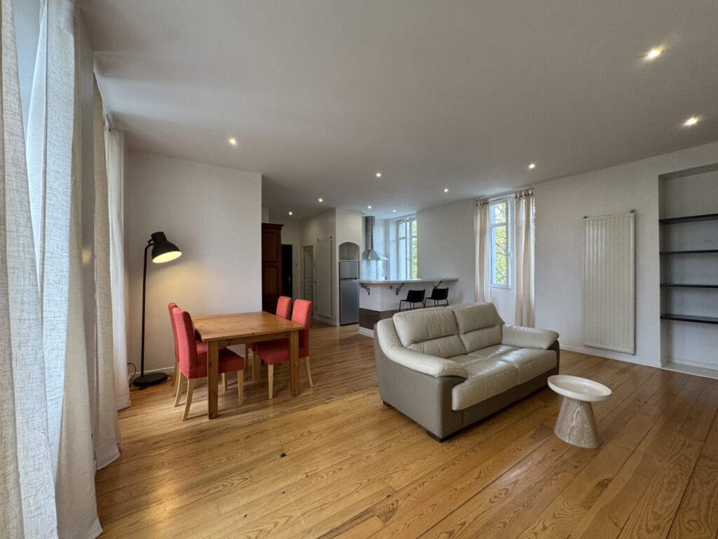 Location appartement T3 75m2 – Face à l&rsquo;école et collège Sai